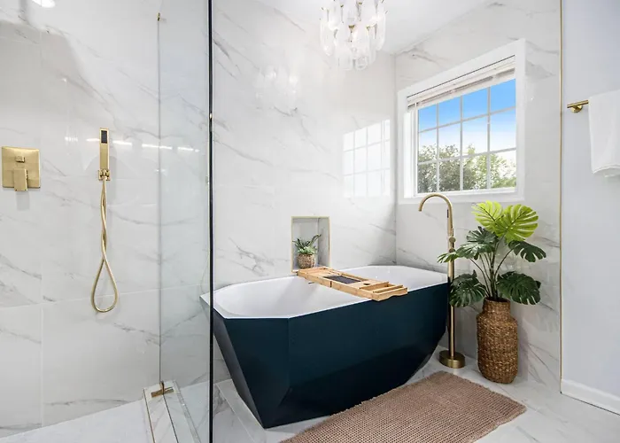 Boho Luxury| Ev Charger| Fenced Yard | King Beds