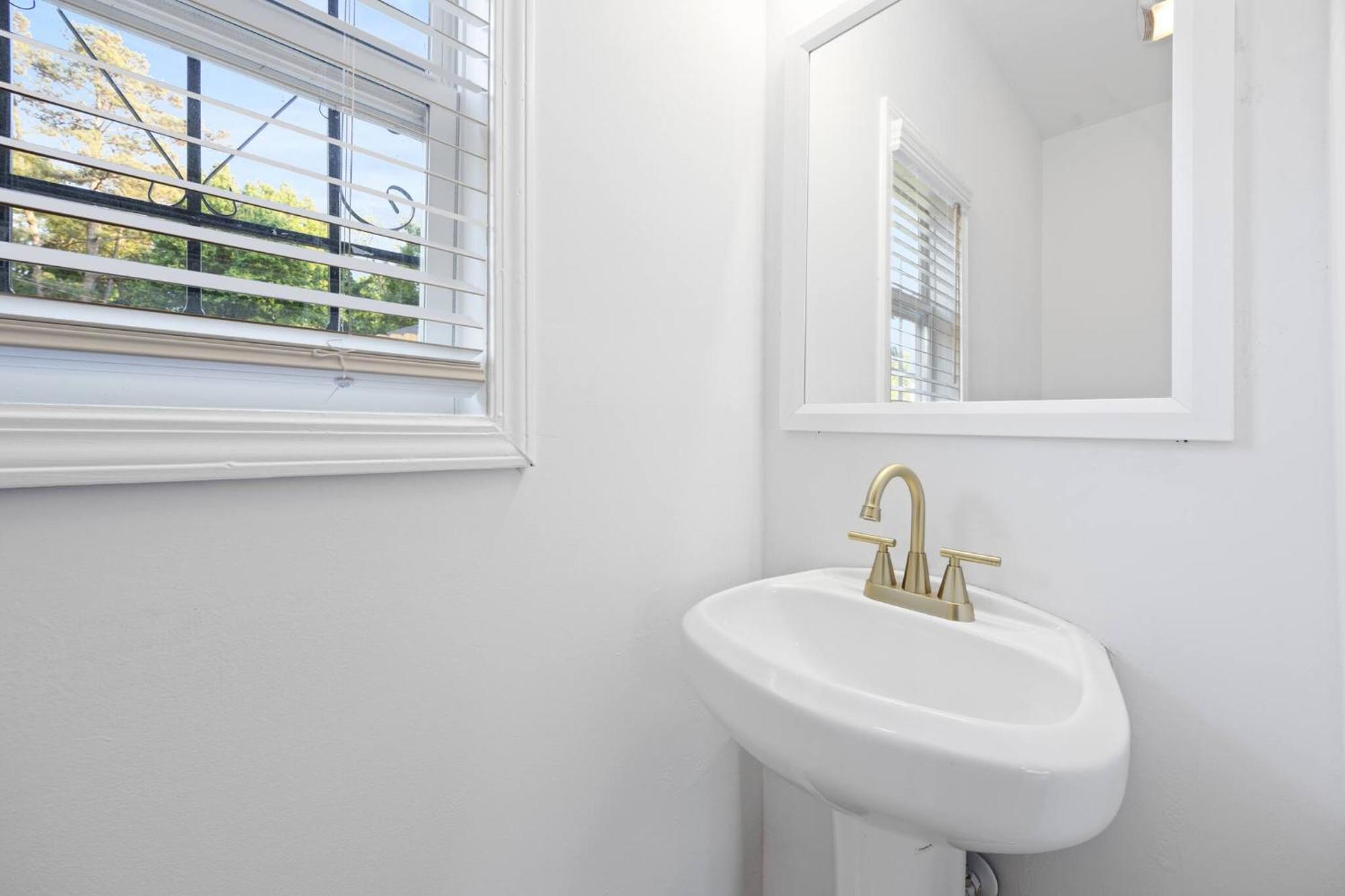 Boho Luxury| Ev Charger| Fenced Yard | King Beds Holiday home *