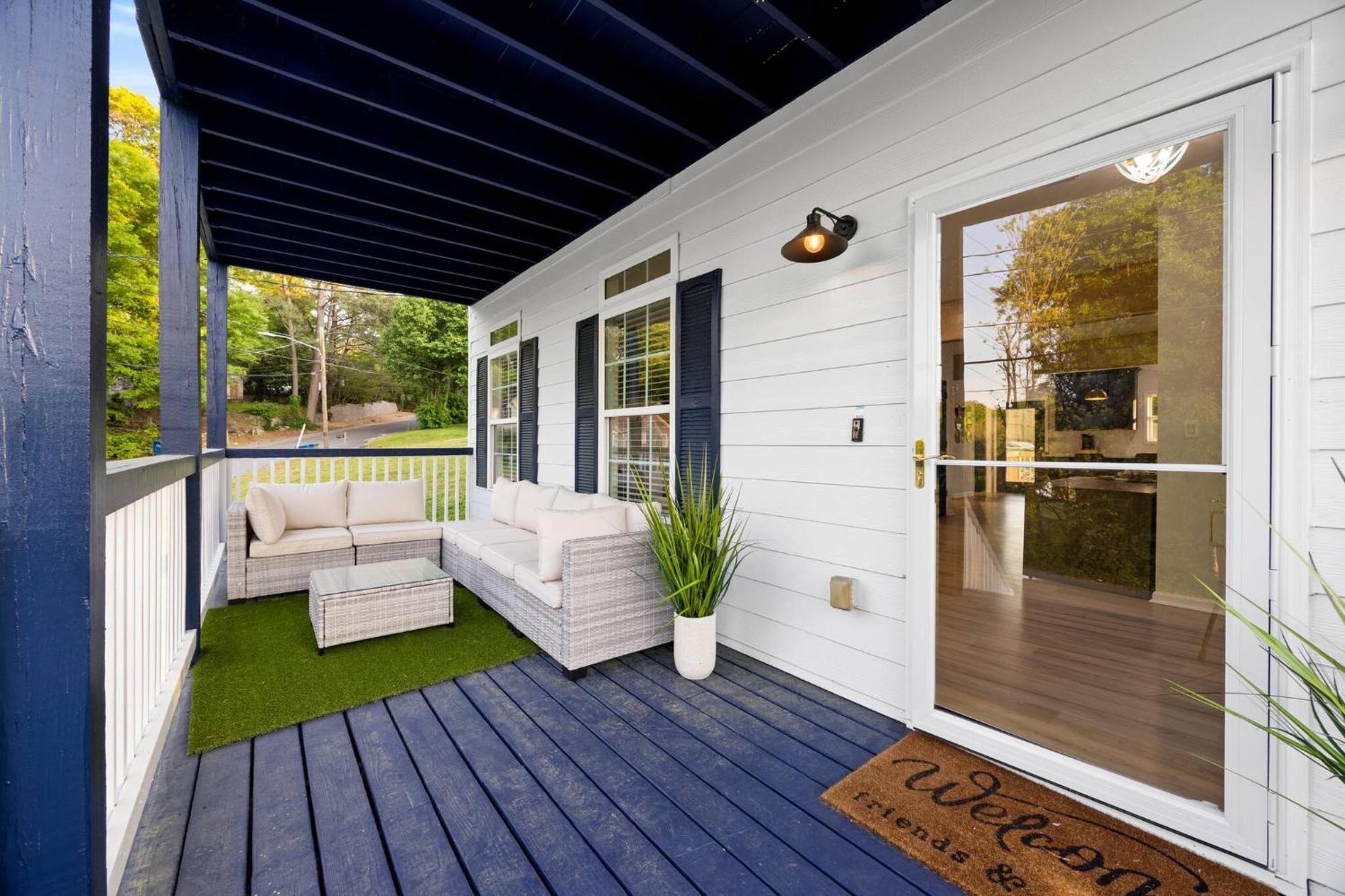 Boho Luxury| Ev Charger| Fenced Yard | King Beds