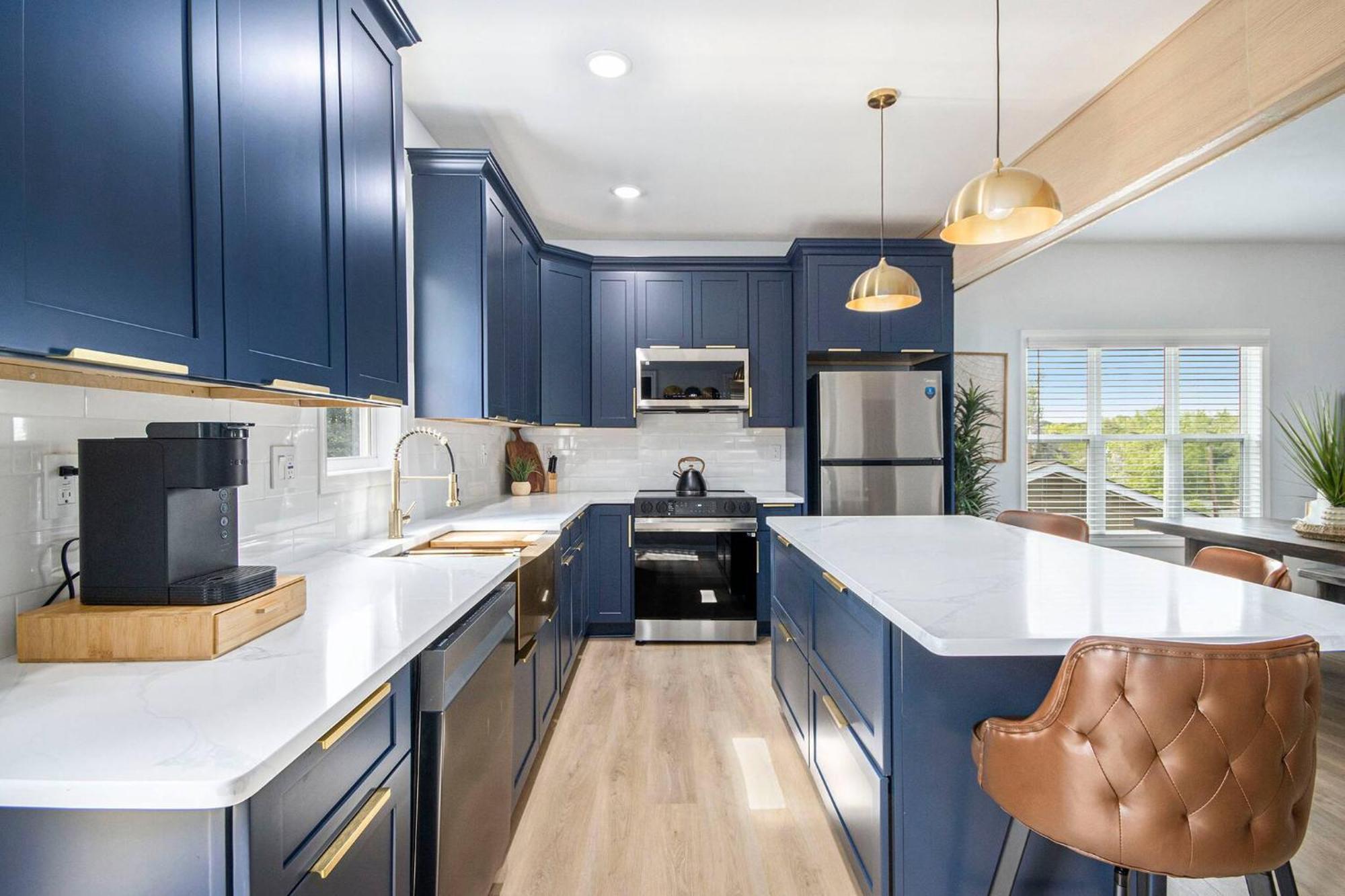 Boho Luxury| Ev Charger| Fenced Yard | King Beds Holiday home Atlanta