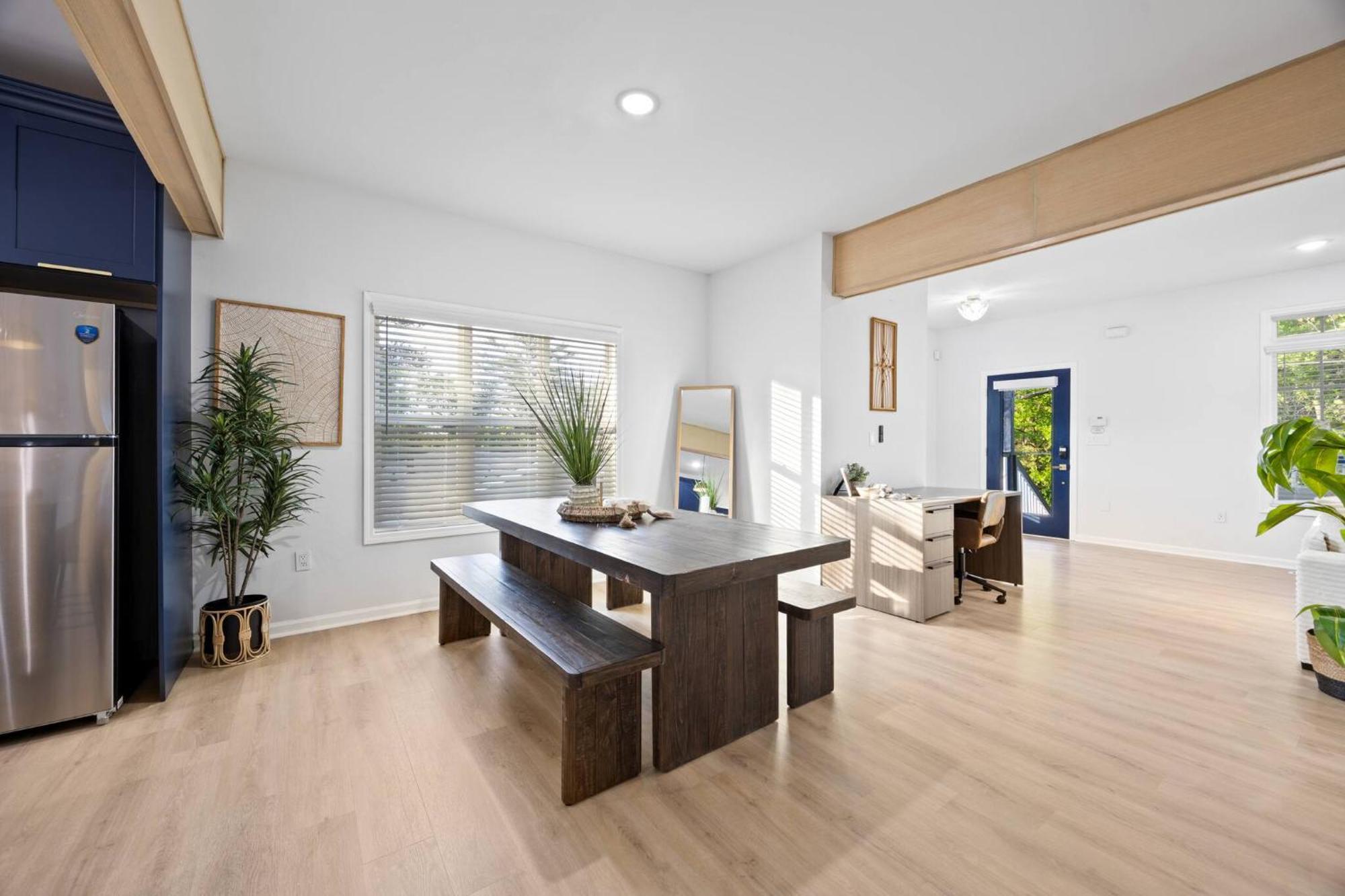 Boho Luxury| Ev Charger| Fenced Yard | King Beds Holiday home